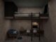 Chambre avec lit mezzanine, bureau, chaise, téléviseur, fauteuil, coussins