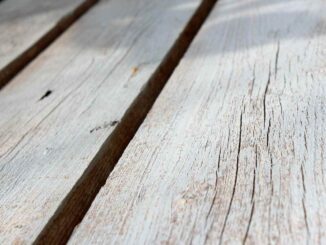 Terrasse en bois grise après deux étés : le vrai coupable n'est pas le temps